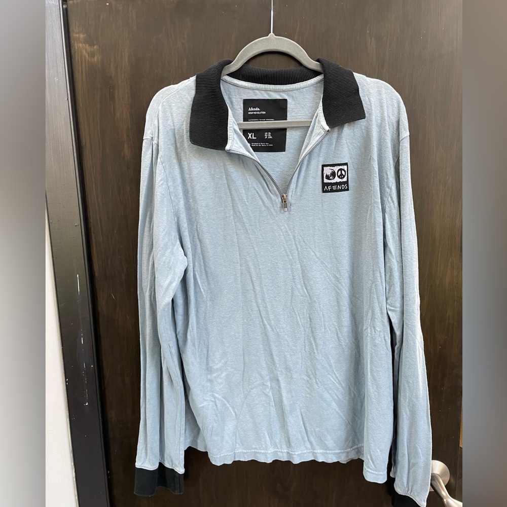Afends light weight pull over used condition